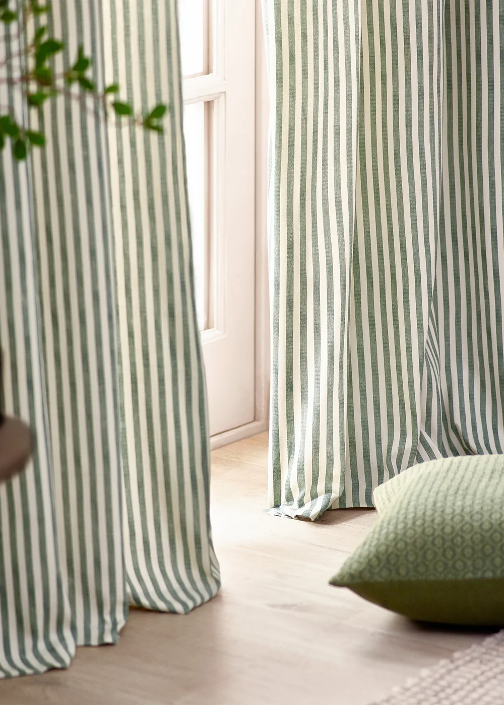 Yard Hebden 100% Cotton Blackout Forest Eyelet Curtain Pair - 46W X 54D (117x137cm Image 3