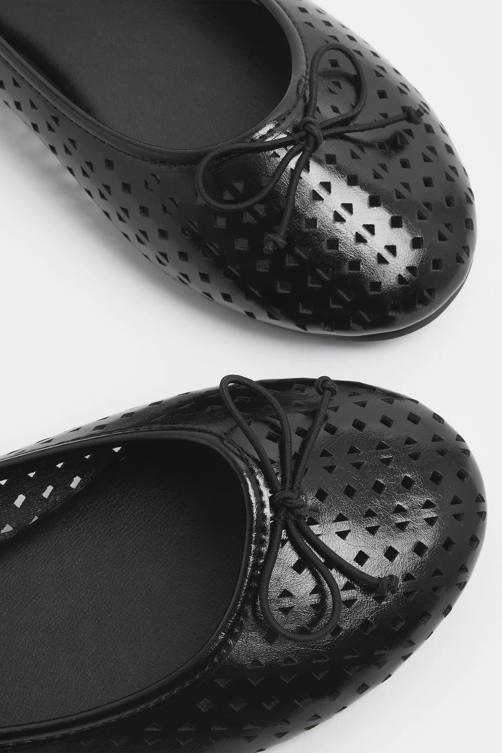 Yours Curve Black Faux Leather Cut Out Ballet Pumps In Wide E Fit - 9 Wide Image 5