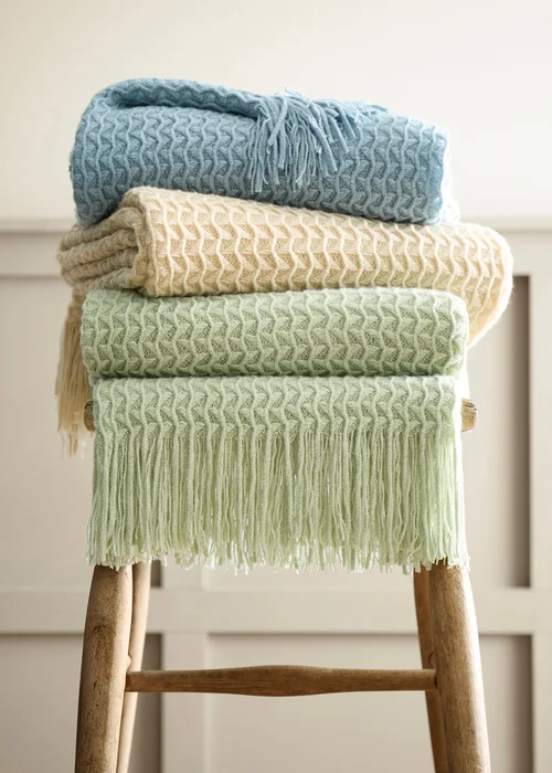 Appletree Textured Knit Heavyweight Green Throw - 130 x 180cm Image 4