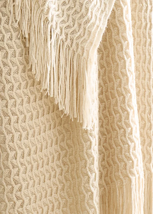 Appletree Textured Knit Heavyweight Natural Throw - 130 x 180cm Image 3