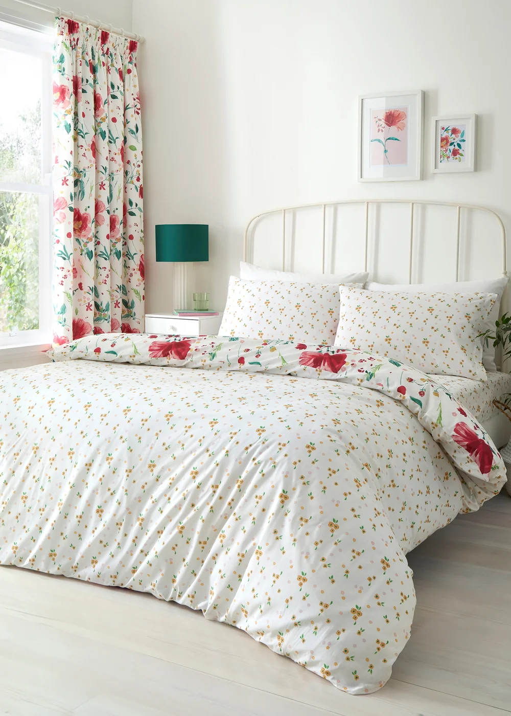 Dreams & Drapes Abstract Poppy Reversible Red Duvet Cover Set - Single Image 4