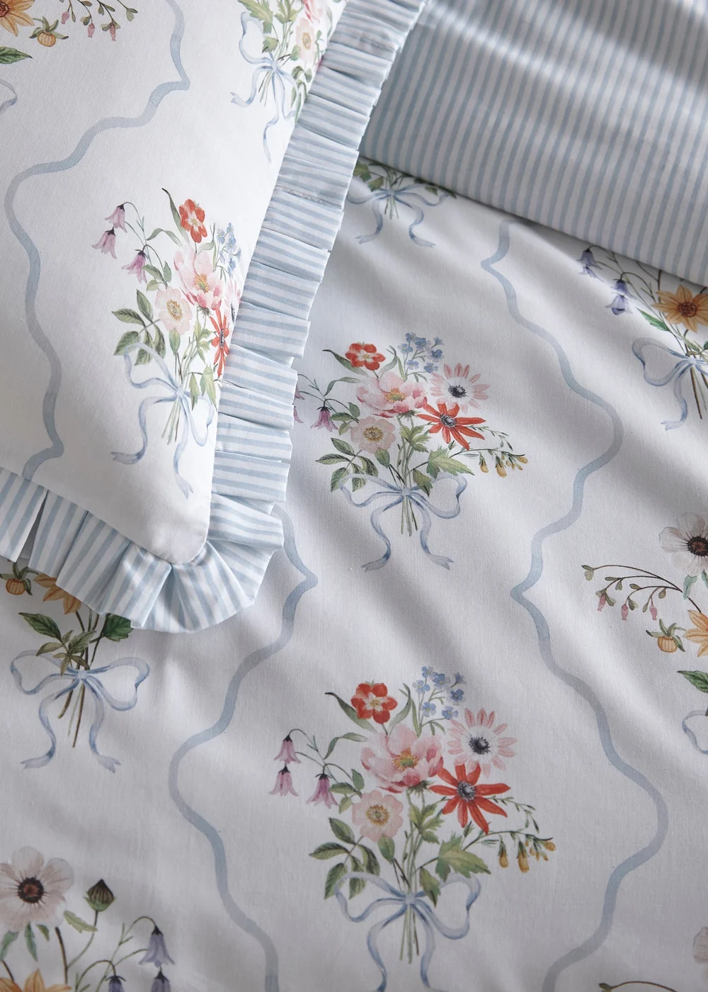 Appletree Floral Bouquet Reversible Multi Colour Duvet Cover Set - Single Image 3
