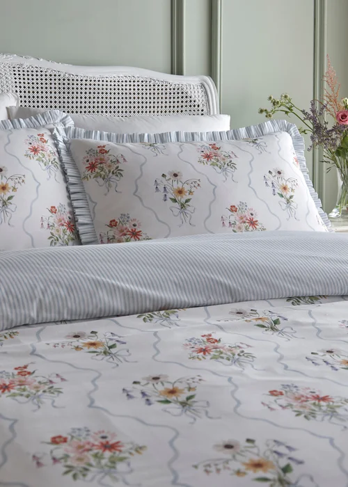 Appletree Floral Bouquet Reversible Multi Colour Duvet Cover Set - Single Image 2
