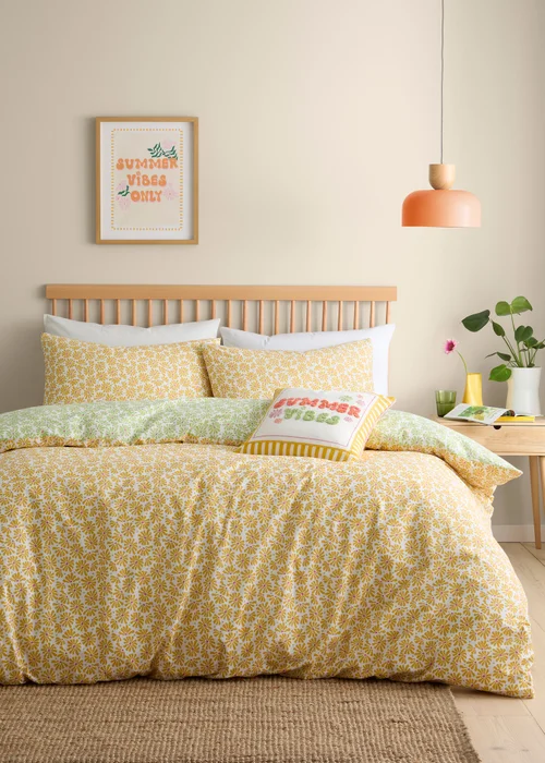 Fusion Retro Daisy Floral Reversible Yellow Duvet Cover Set - Single Image 5