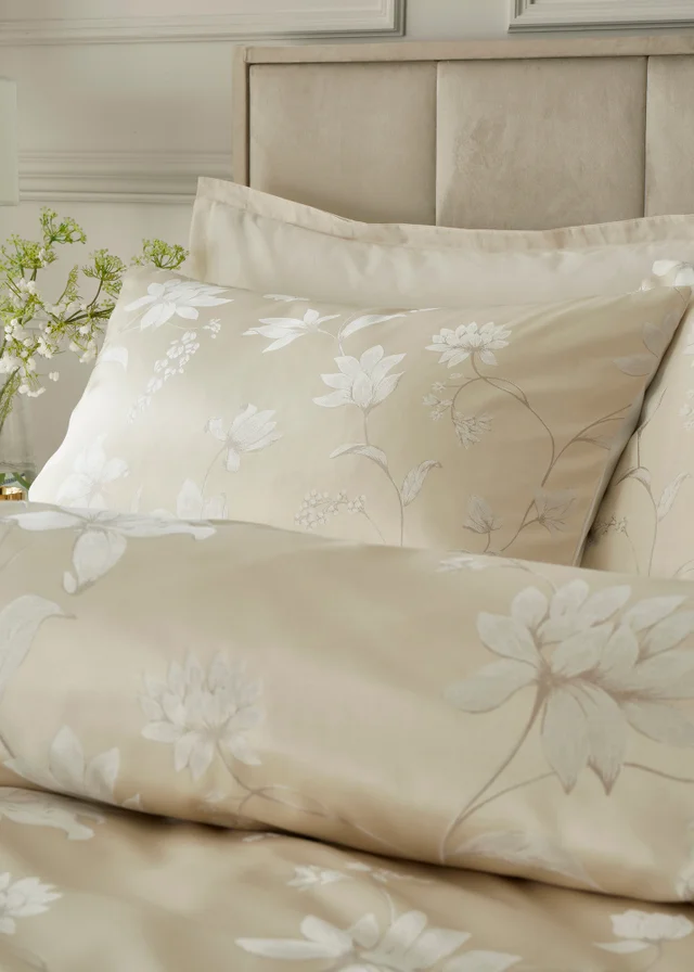 Soiree Lilly Floral Jacquard Jacquard Champagne Duvet Cover Set
