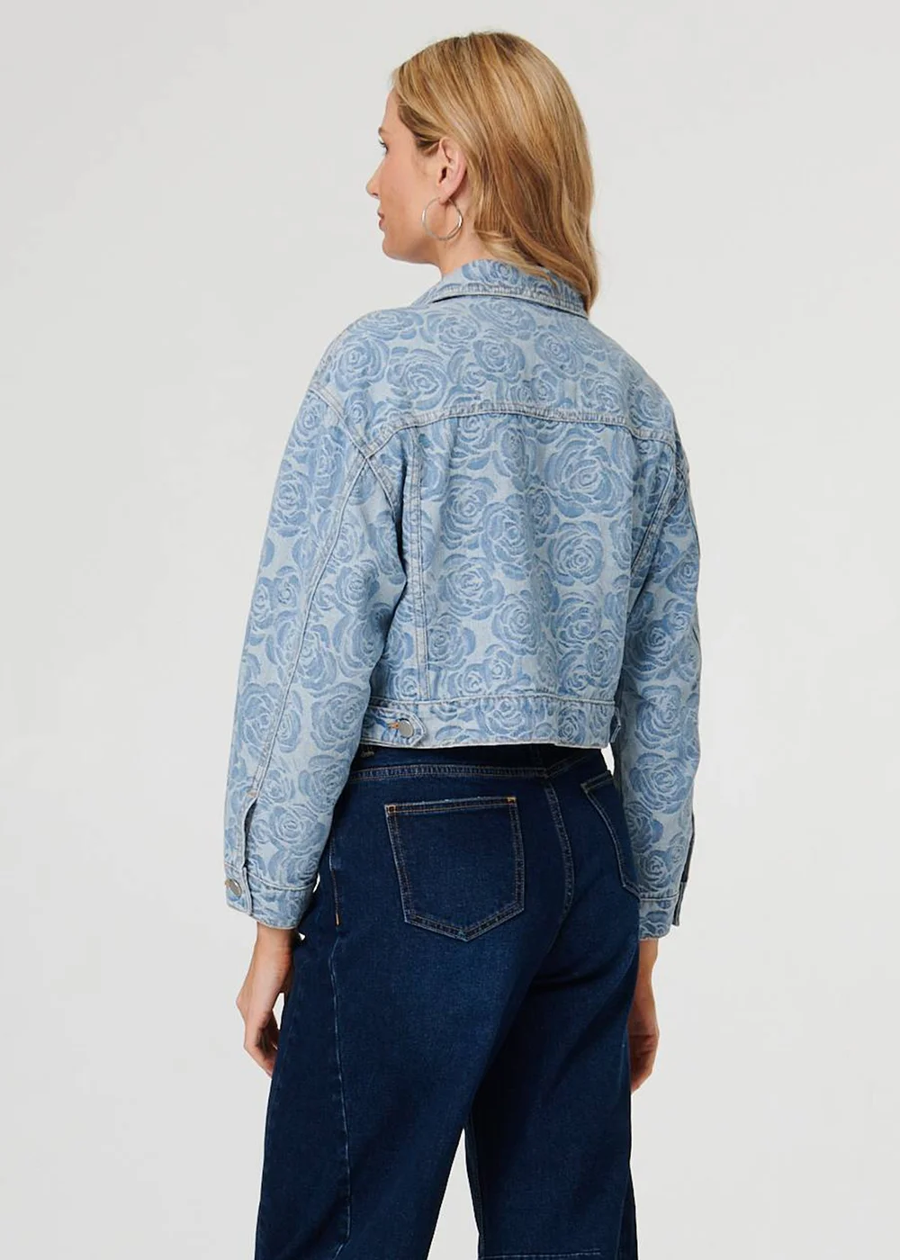 Izabel London Blue Floral Print Cropped Denim Jacket - 12 Image 2