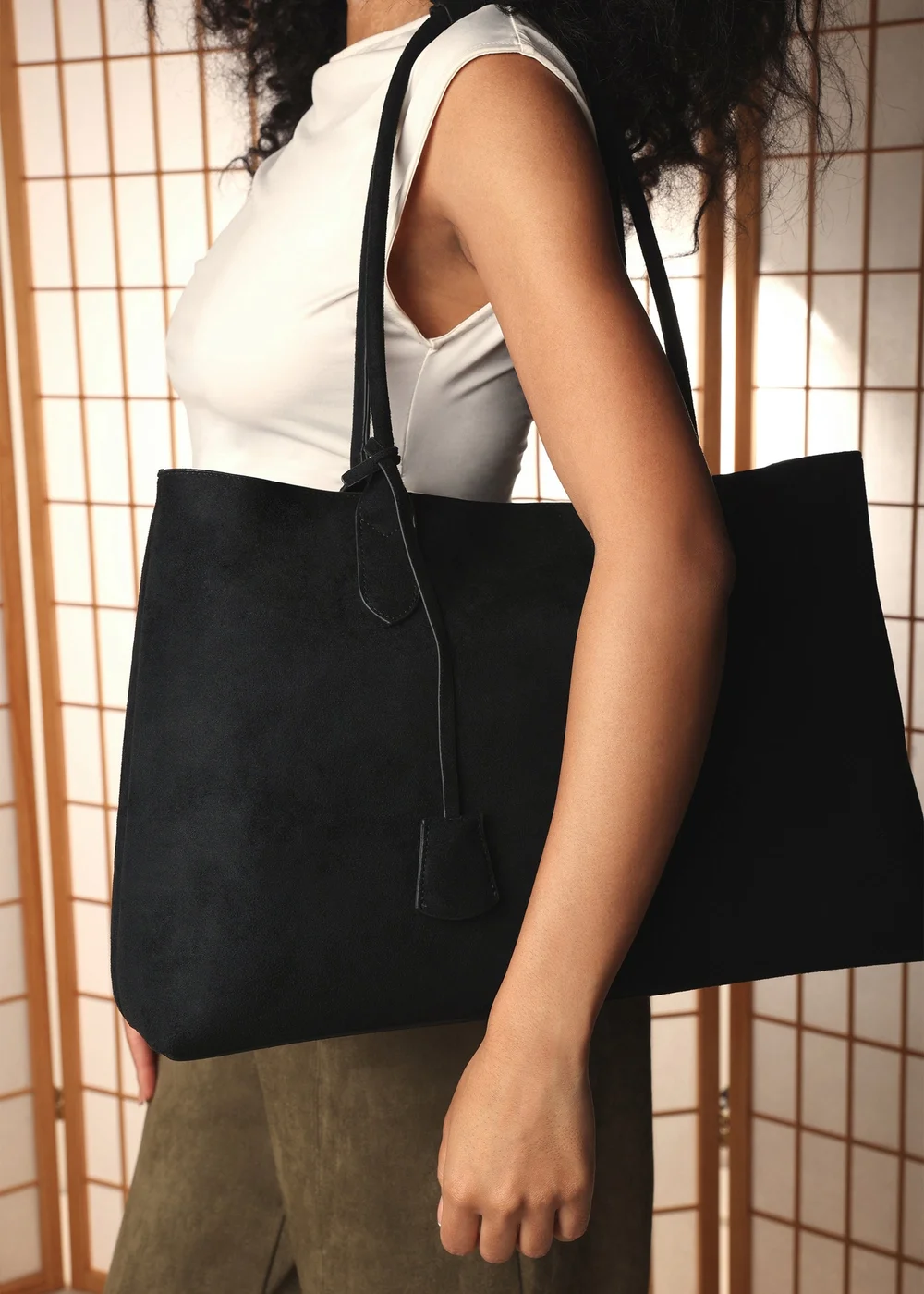Where's That From Womens Drift Black Faux Suede Slouchy Shoulder Tote Bag - One Size Image 2