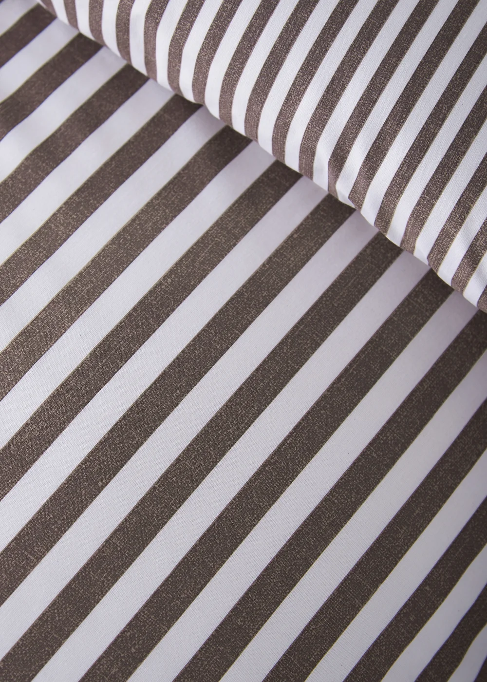 Catherine Lansfield Epping Textured Stripe Reversible Duvet Cover Set Chocolate - Single Image 4