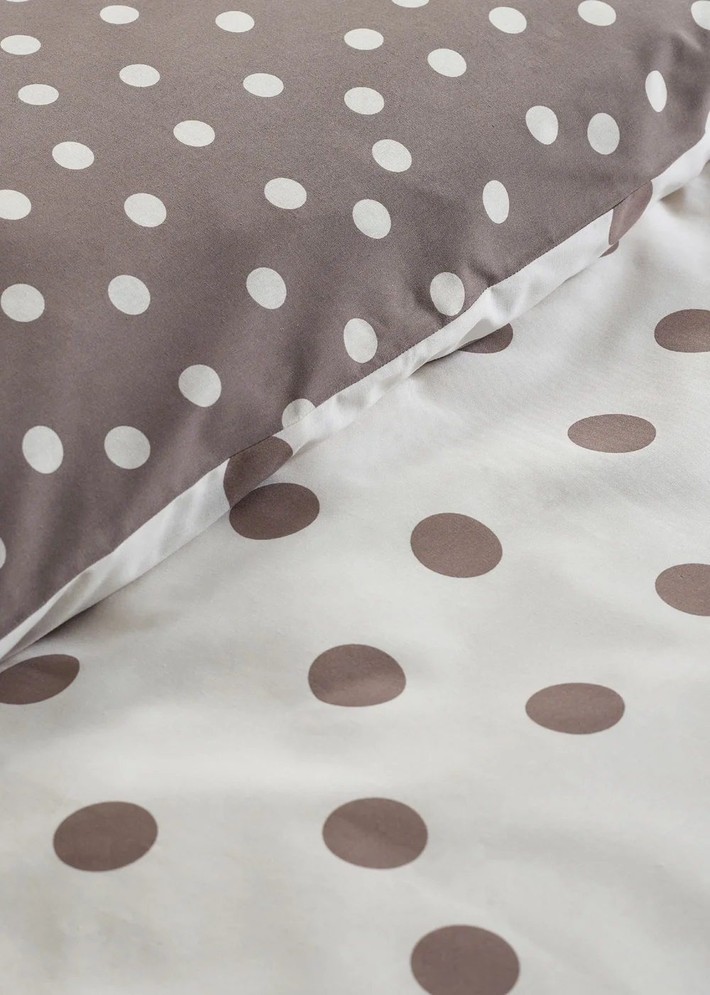 Catherine Lansfield Polka Dot Reversible Duvet Cover Set Chocolate - Single Image 4
