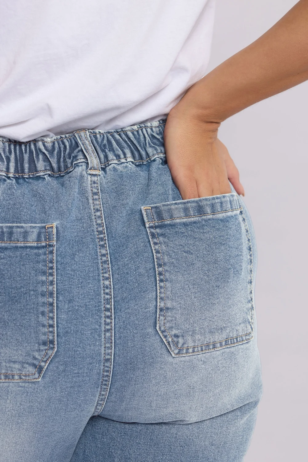 Yours Curve Light Blue Barrel Leg Jeans - 18 Image 4