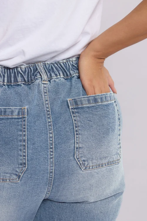 Yours Curve Light Blue Barrel Leg Jeans - 18 Image 4