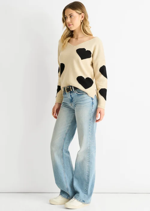 Gini London Beige V Neck Oversized Heart Knit Jumper - M/L Image 4
