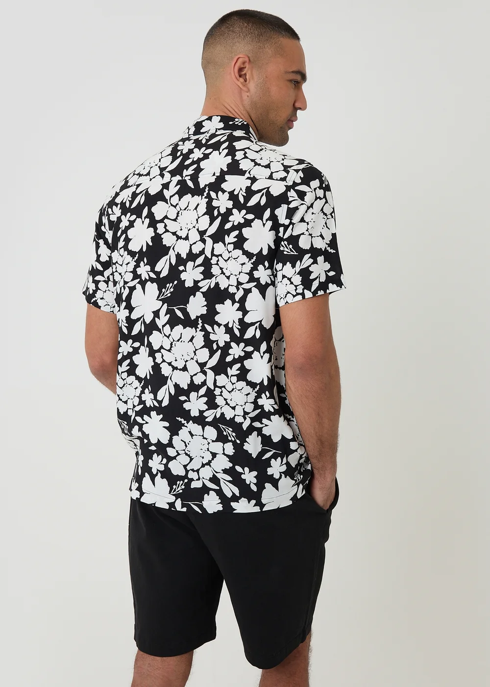 Threadbare Black Abstract Floral Print Short Sleeve Shirt - XL Image 2
