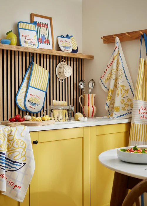 Ulster Weavers Pasta Lovers Club Yellow Double Oven Glove - One Size Image 3