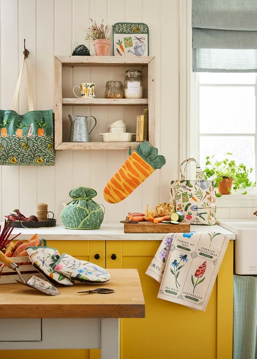 Ulster Weavers Time to Grow Green Tea Cosy - Muff - One Size Image 3