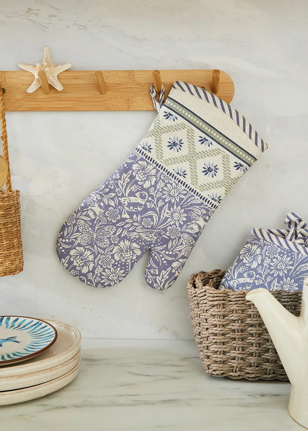 Ulster Weavers Coastal Treasures Blue Gauntlet Oven Glove - One Size Image 2