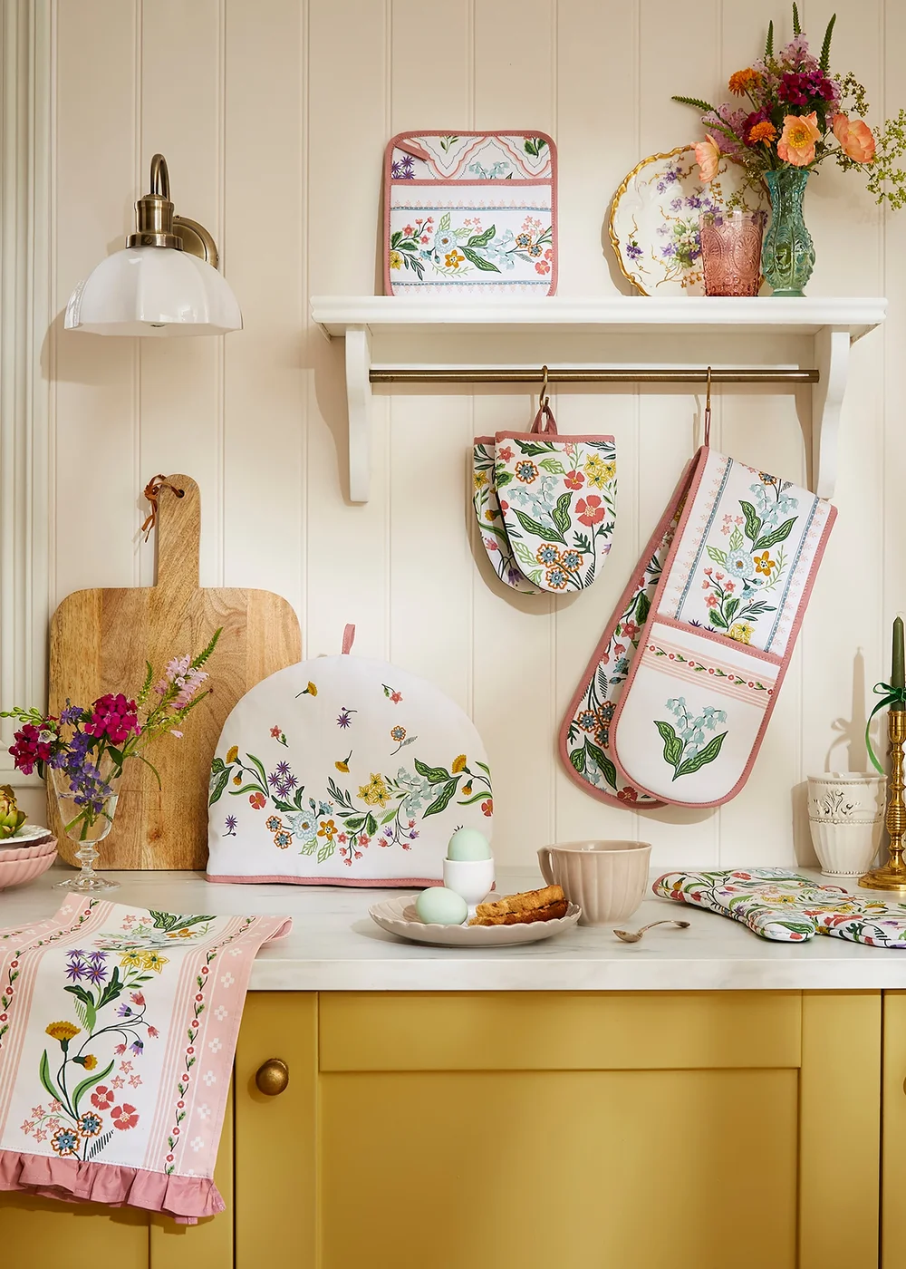 Ulster Weavers Petals & Prose Pink Apron - Cotton - One Size Image 3