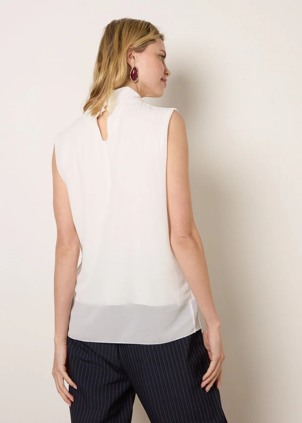Blue Vanilla Ivory Sleeveless Cowl Tie Front Chiffon Blouse - S/M Image 4