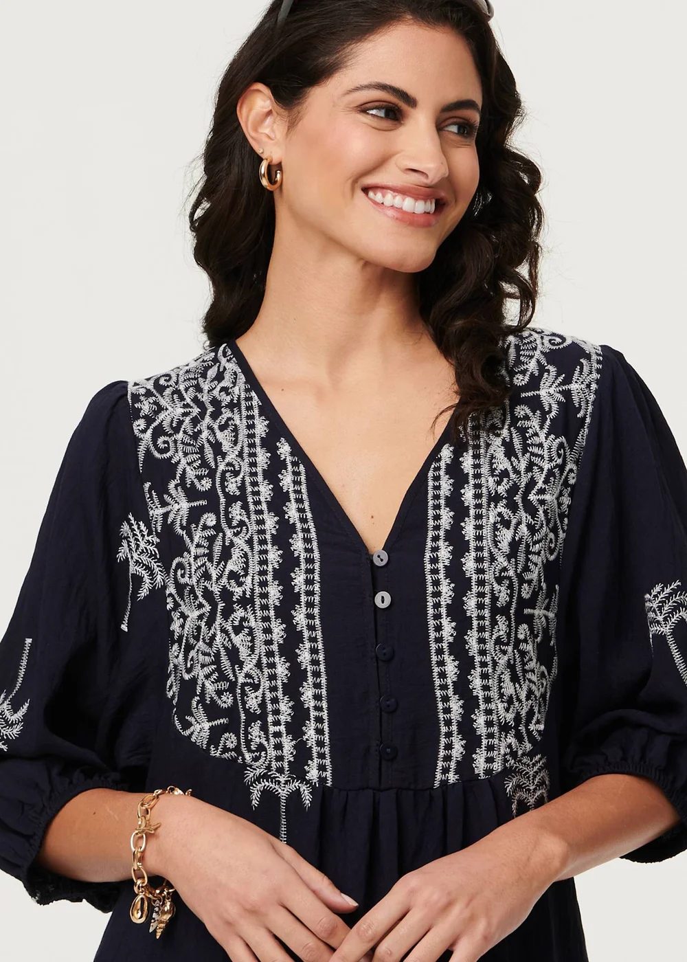 Izabel London Navy Border Print Relaxed V-Neck Midi Dress - 16 Image 3