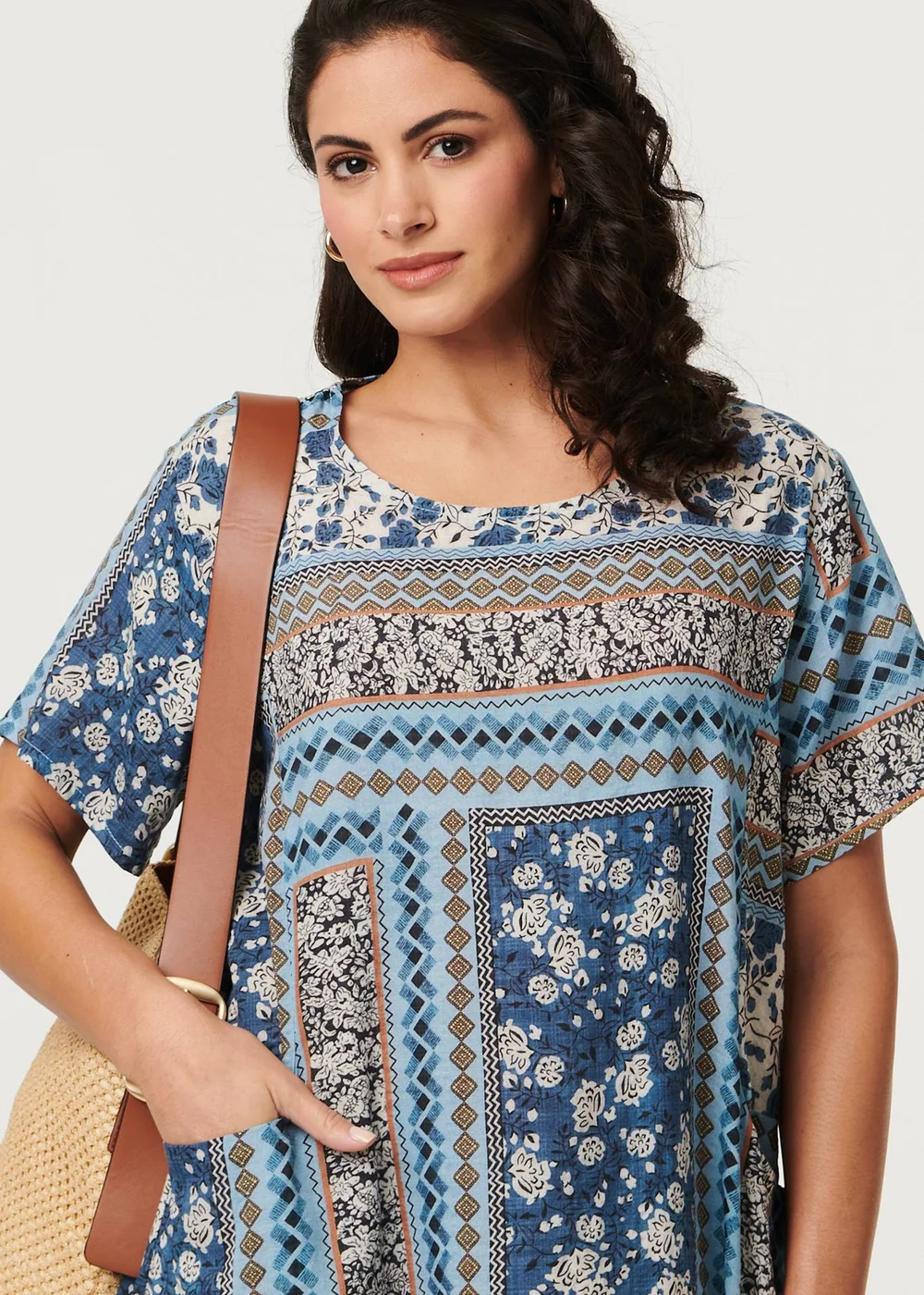 Izabel London Blue Mosaic Print Short Sleeve Shift Dress - S Image 3