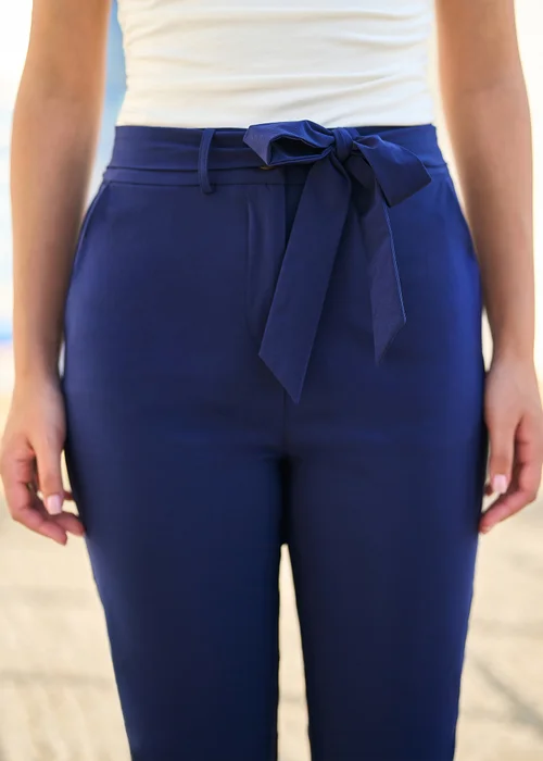Yumi Navy Stretch Capri Pants With Tie Belt - 12 Image 3