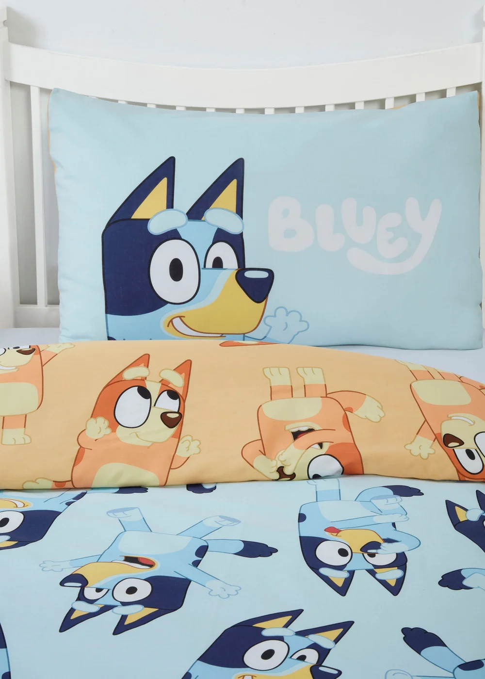 Bluey Reversible Duvet Set Beddings - Junior Image 3
