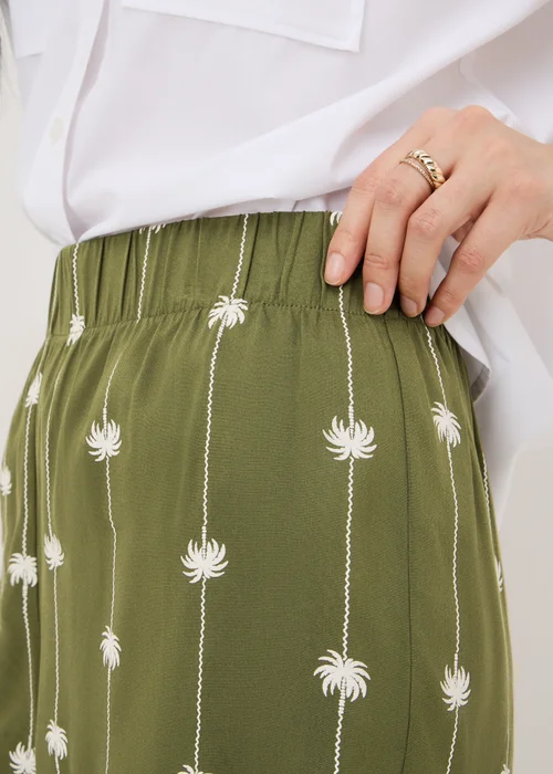 Papaya Petite Khaki Palm Tree Elasticated Shorts - 6 Image 3