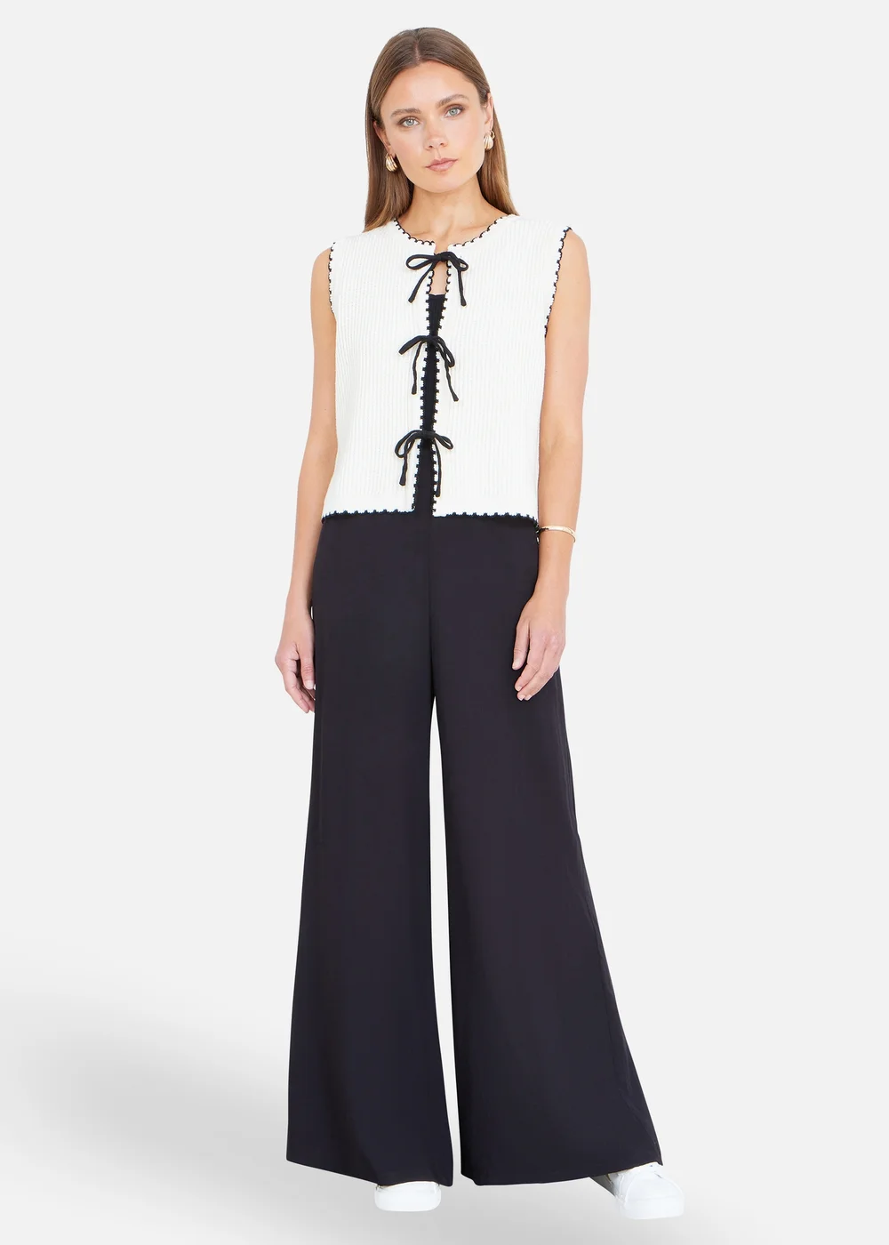 Yumi Knitted Waistcoat With Bow Trims - M Image 2