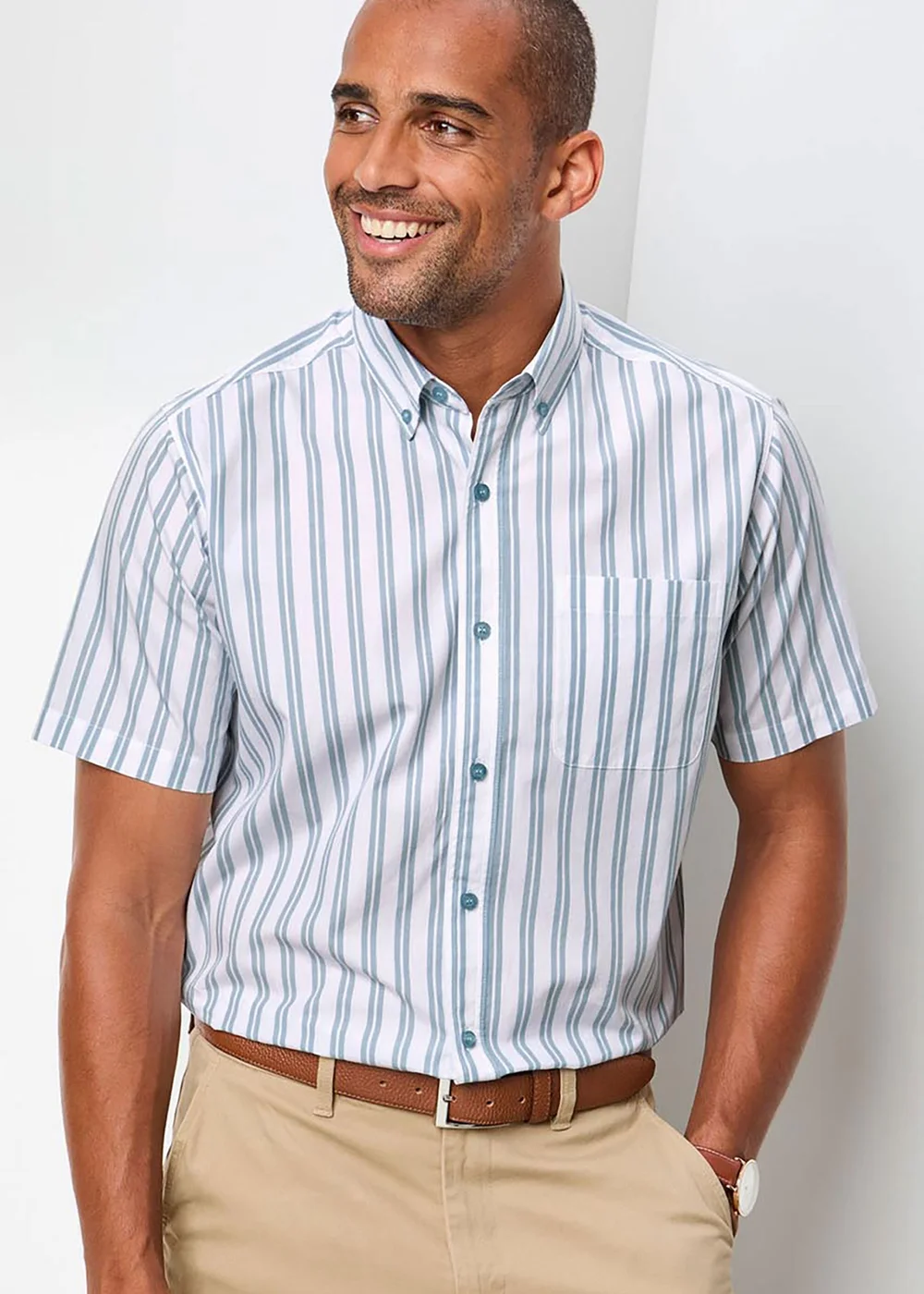 Cotton Traders Aqua Haze Short Sleeve Classic Poplin Shirt - 2XL Image 1