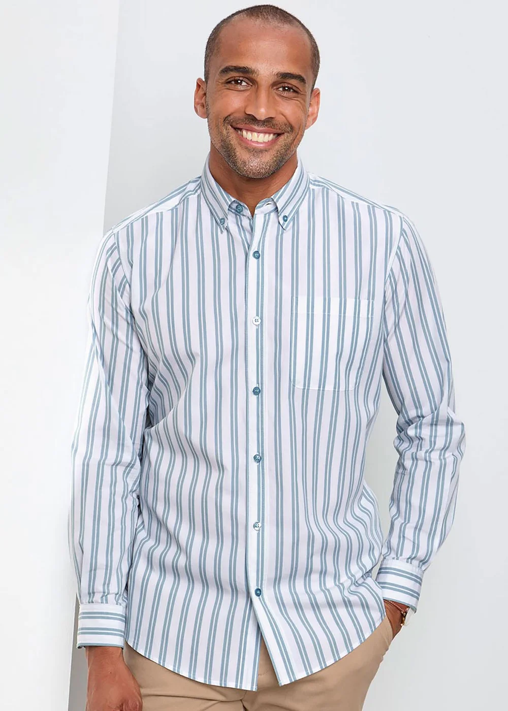 Cotton Traders Aqua Haze Long Sleeve Classic Poplin Shirt - M Image 1