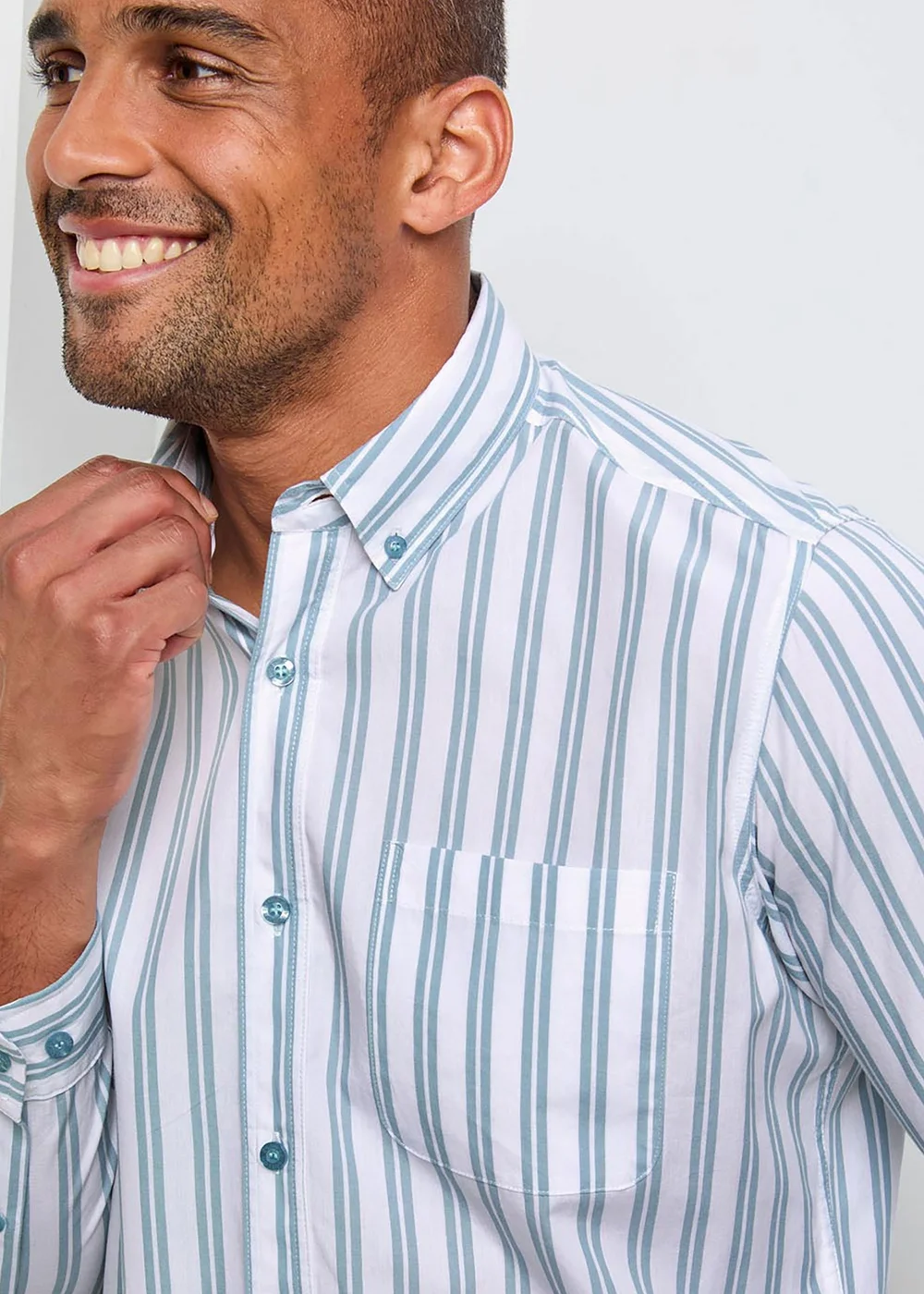 Cotton Traders Aqua Haze Long Sleeve Classic Poplin Shirt - M Image 3