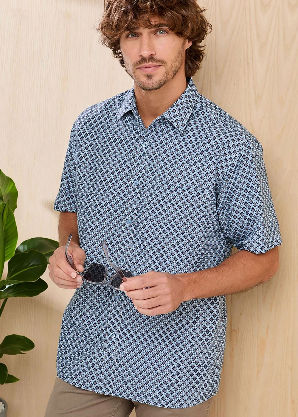 Cotton Traders Misty Blue Signature Short Sleeve Soft Touch Print Shirt - M Image 1