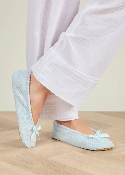 Totes Isotoner Pastel Blue Popcorn Ballet Slippers - 7-8 Image 1