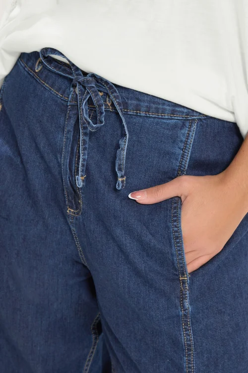 Yours Curve Mid Blue Crop Barrel Jeans - 30-32 Image 4