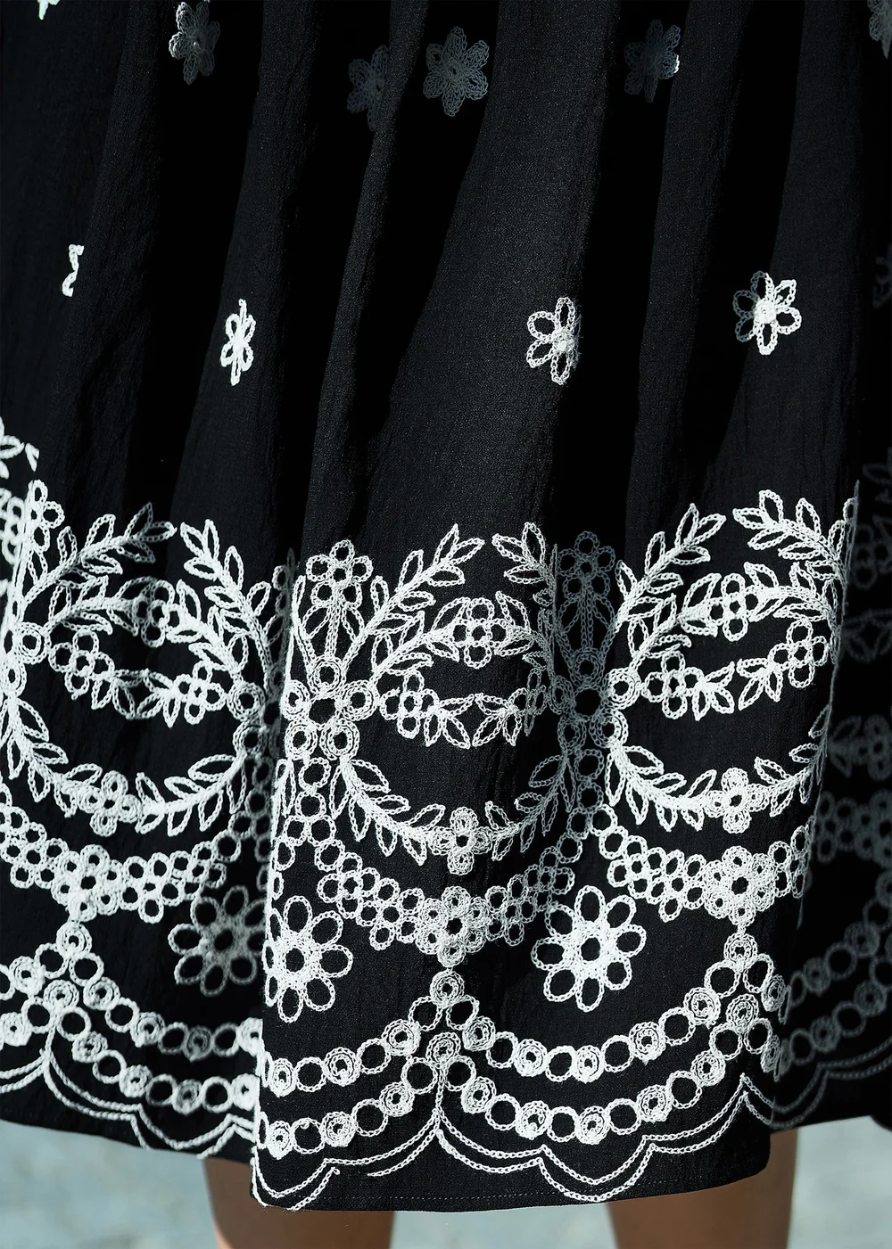 Yumi Black Embroidered Midi Skirt - 8 Image 3