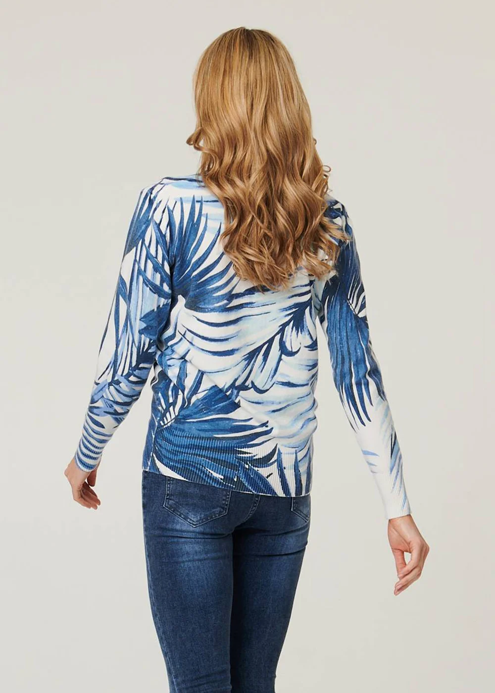 Izabel London Blue Leaf Print Slim Batwing Sleeve Jumper - 18 Image 3