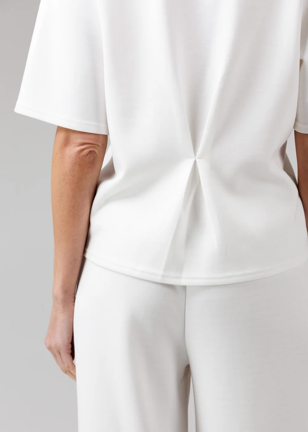 French Connection White Luxe Short Sleeve Crew Neck Pinched Top - XL Image 3