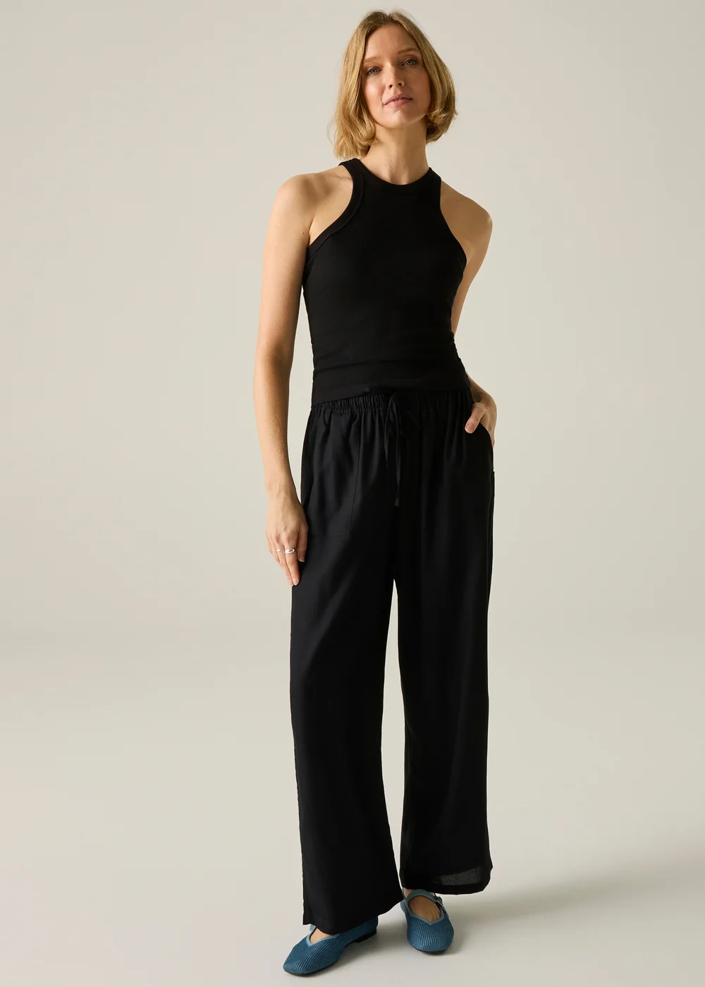 Regatta Black Elbrie Lightweight Trousers - 10 Image 2