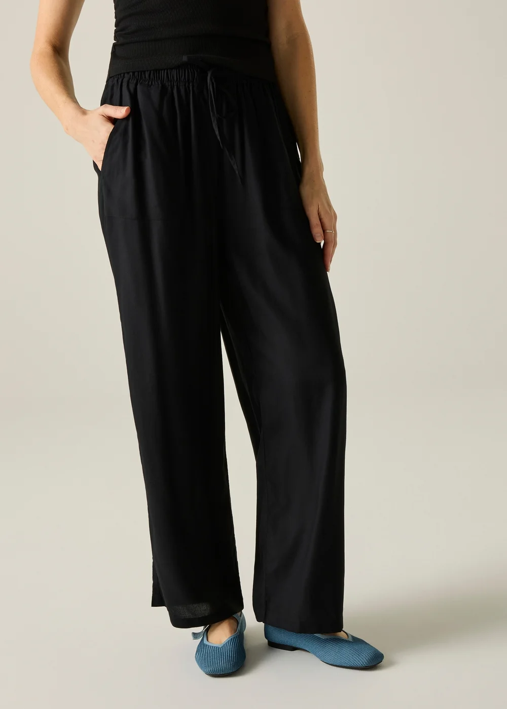 Regatta Black Elbrie Lightweight Trousers - 10 Image 1