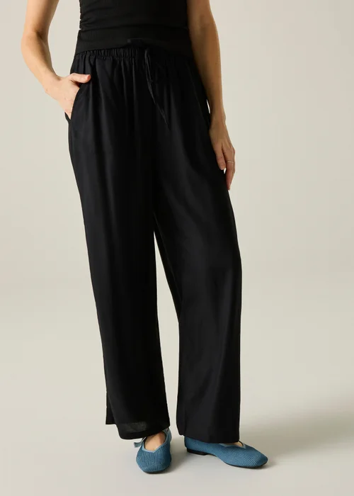 Regatta Black Elbrie Lightweight Trousers - 10 Image 1