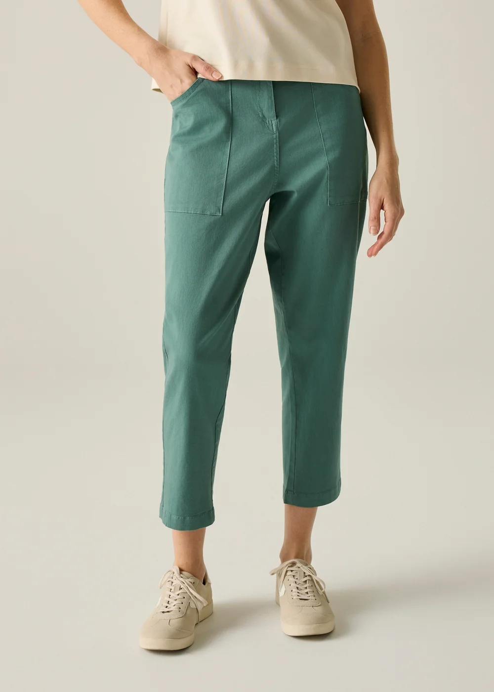 Regatta Ivy Moss Shorebella Capri Trousers - 14 Image 4
