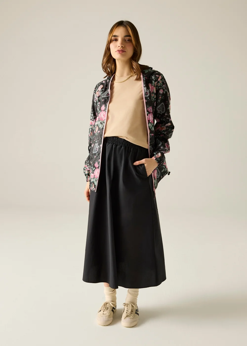 Regatta Waterproof Cath Kidston Pack It Jacket Black Hackney Rose - 8 Image 4