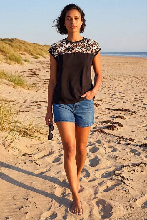 Dusk Black Cotton Floral Crochet T-Shirt - 10 Image 2