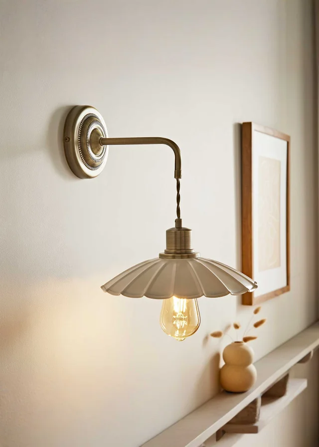 ValueLights Holborn Scallop Adjustable Wall Light