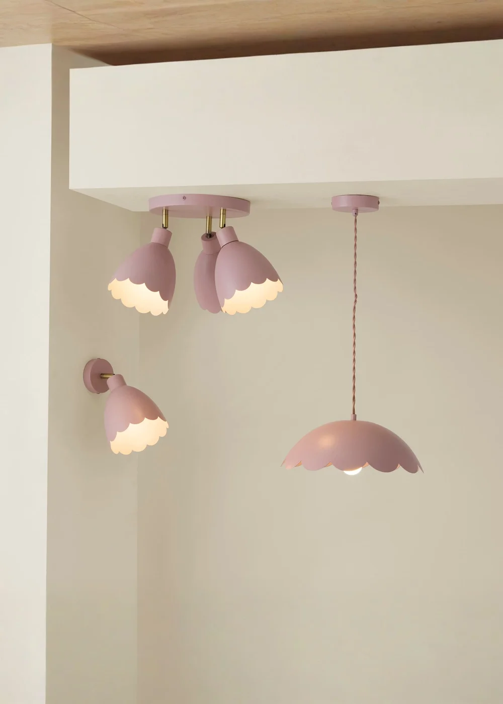 ValueLights Millie Pink Flower Scallop Wall Light - One Size Image 4