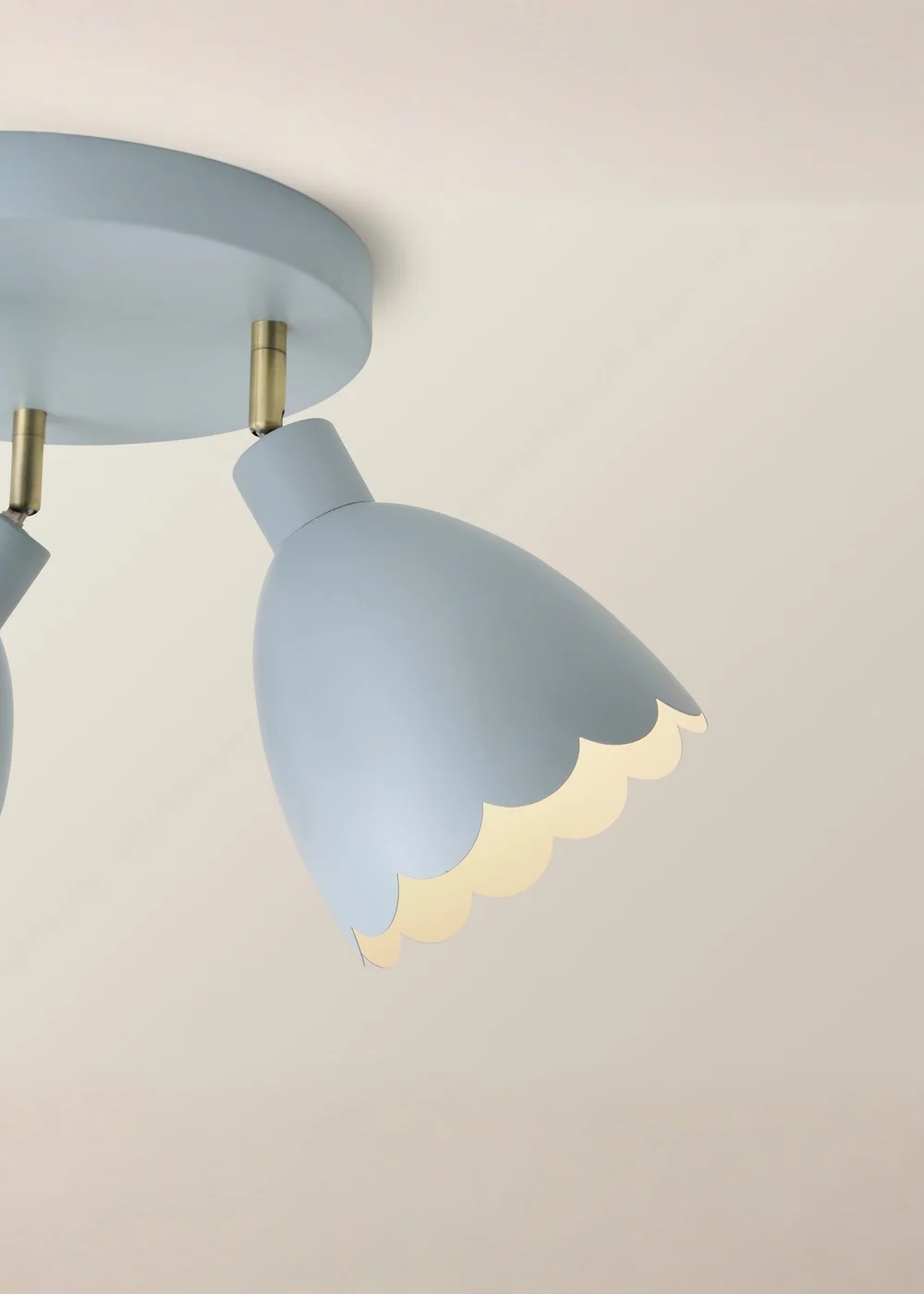 ValueLights Millie Blue Flower Scallop 3 Way Spotlight - One Size Image 3