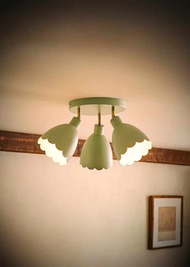 ValueLights Millie Sage Green Flower Scallop 3 Way Spotlight