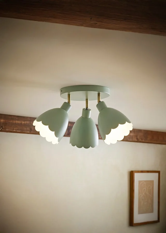 ValueLights Millie Sage Green Flower Scallop 3 Way Spotlight