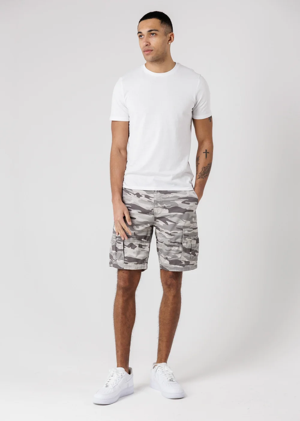 Tokyo Laundry Grey Washed Cotton Twill Cargo Shorts With Camo Print - M Image 4