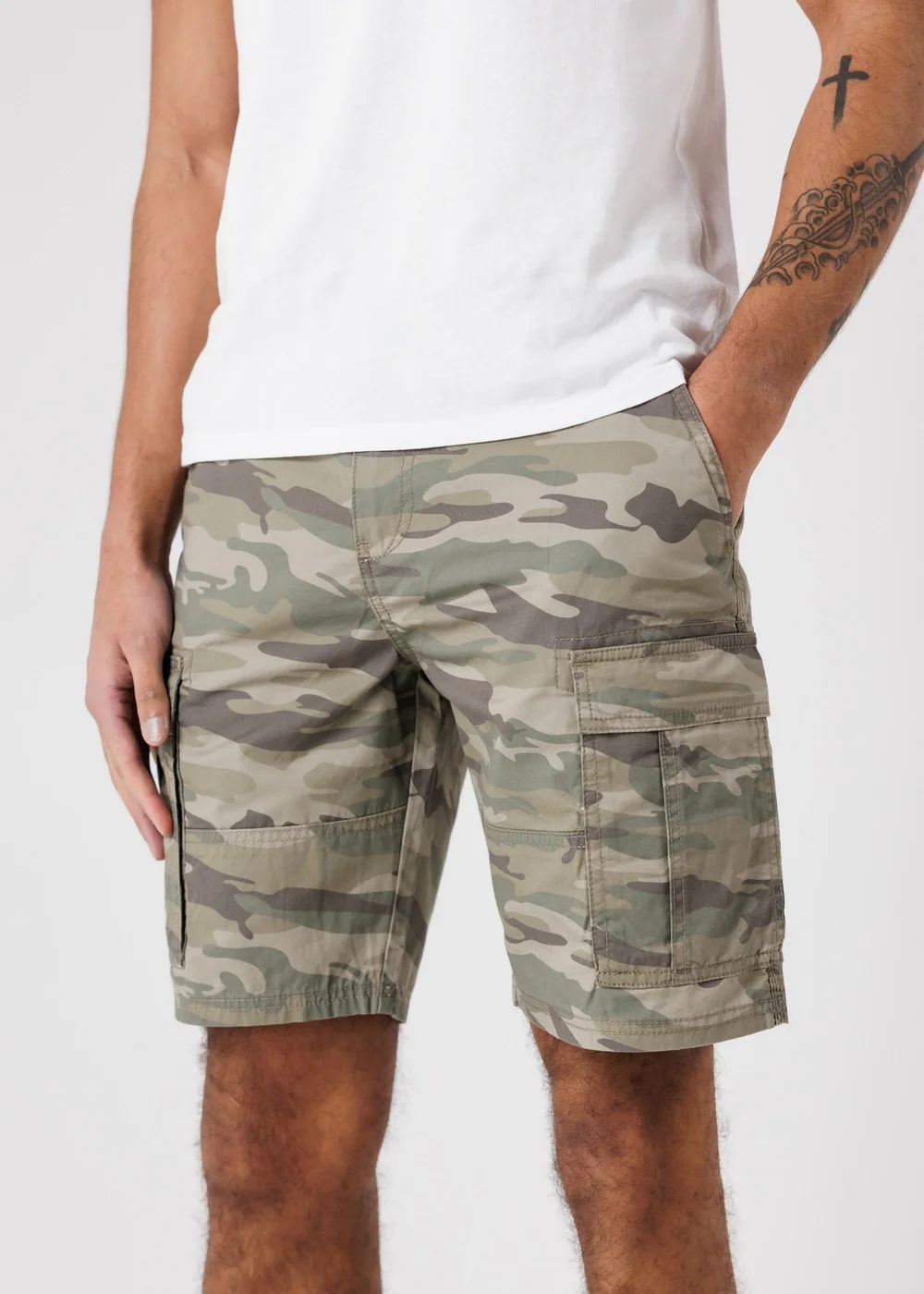 Tokyo Laundry Khaki Washed Cotton Twill Cargo Shorts With Camo Print - 2XL Image 3